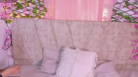 Lara Gill online show from 03-29-26, 01:33