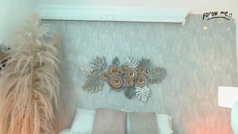 Lara online show from 04-15-26, 07:58