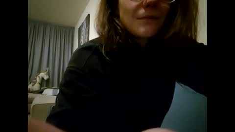 Snapshot of laraa333 chatting on 01-28-25, 01:50 Little online show from 01-28-25, 01:50