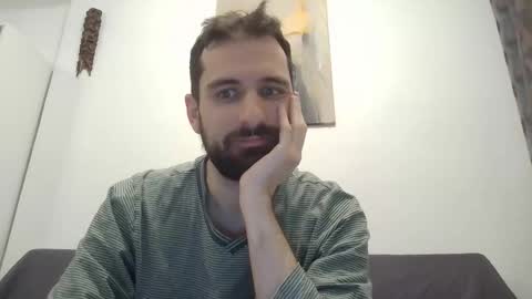 laraaan online show from 12-18-25, 10:05