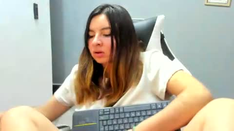Lara online show from 07-05-26, 04:19