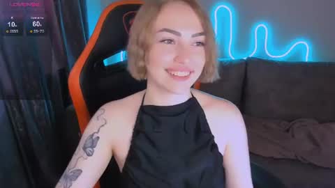 Snapshot of larakrein_lk chatting on 06-18-26, 02:10 LaraKrein lk online show from 06-18-26, 02:10