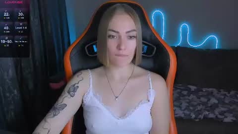 Snapshot of larakrein_lk chatting on 07-19-26, 03:49 LaraKrein lk online show from 07-19-26, 03:49