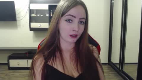 Laralianna online show from 02-18-25, 12:39