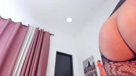 Lara Murphy online show from 10-29-25, 04:37