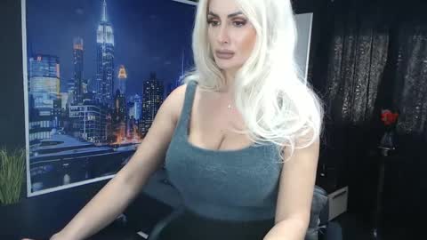 laras_moans online show from 01-27-25, 11:54