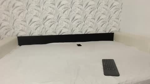 larataylorrr online show from 12-16-25, 06:40