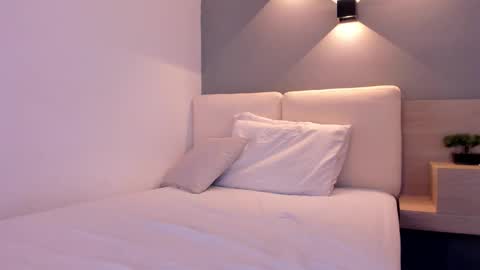 Laura online show from 11-27-25, 10:23