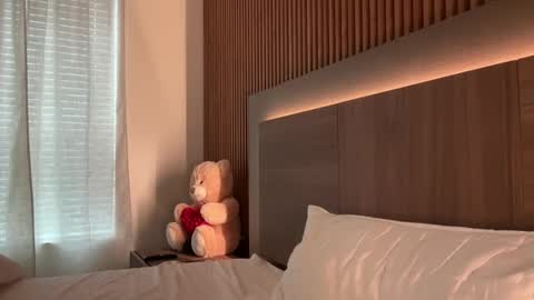 Lara online show from 04-22-26, 09:16