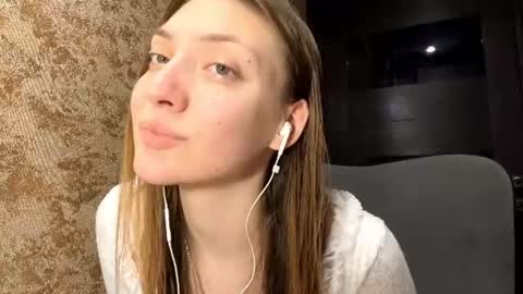 Snapshot of lareebuggie chatting on 06-28-26, 05:41 Eva online show from 06-28-26, 05:41