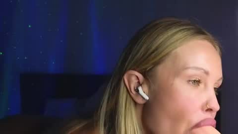 Snapshot of larine_morgan chatting on 06-24-26, 02:54 LarineGMT7 UTC6 online show from 06-24-26, 02:54