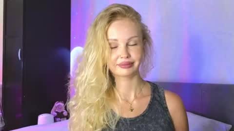 Snapshot of larine_morgan chatting on 07-12-26, 04:25 LarineGMT7 UTC6 online show from 07-12-26, 04:25