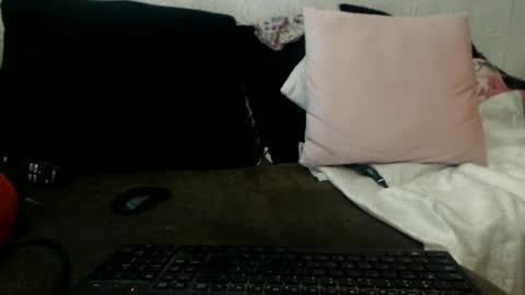 Snapshot of lariss__ chatting on 06-12-26, 06:45 Lariss online show from 06-12-26, 06:45