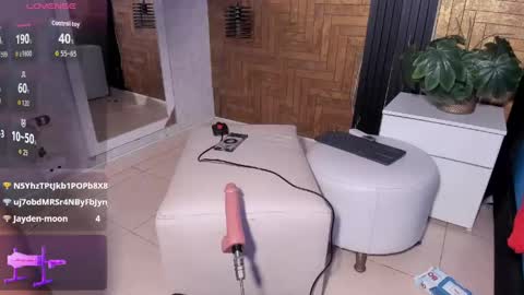 Snapshot of larossx chatting on 05-25-26, 08:37 online show from 05-25-26, 08:37