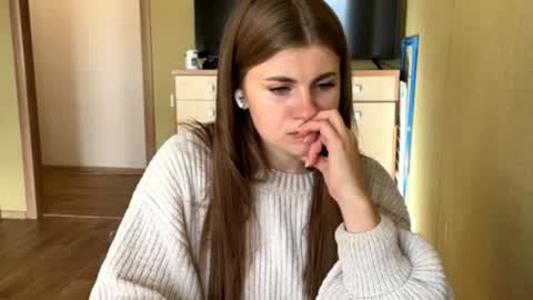 Snapshot of larrainewildenberg chatting on 10-13-25, 12:05 I am Jane ntmu Lets hit 10 Thumbs Up together online show from 10-13-25, 12:05