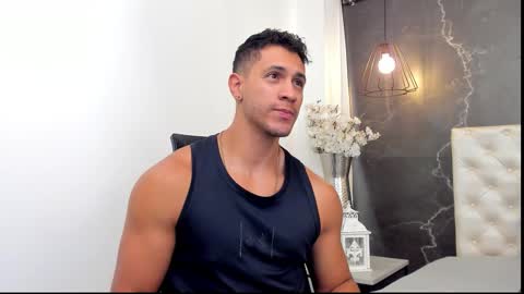 Snapshot of larry_jones chatting on 11-11-25, 01:11 andrew online show from 11-11-25, 01:11