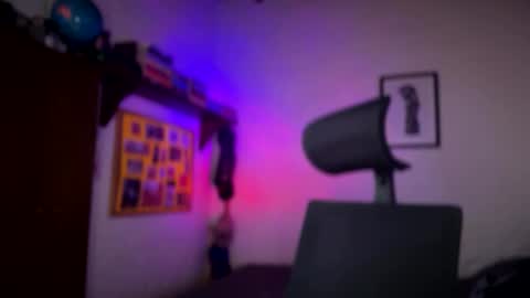 Snapshot of larry_jones chatting on 11-16-25, 01:06 andrew online show from 11-16-25, 01:06