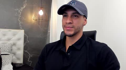 Snapshot of larry_jones chatting on 11-21-25, 02:16 andrew online show from 11-21-25, 02:16