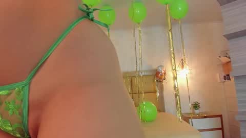 Snapshot of larsonmia chatting on 03-17-26, 12:41 MIA online show from 03-17-26, 12:41