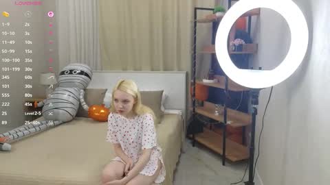 Emilia for my friends Amy online show from 11-07-25, 01:05