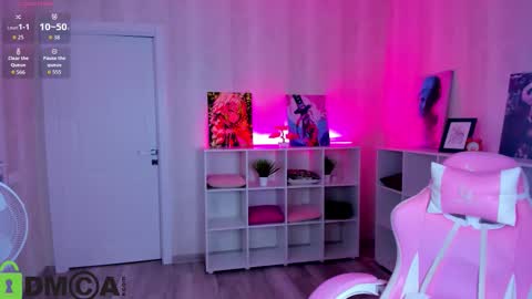 lasly_moon online show from 12-21-25, 01:02