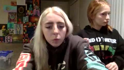 Snapshot of latenightkash chatting on 02-22-26, 05:51 Roxy blue online show from 02-22-26, 05:51