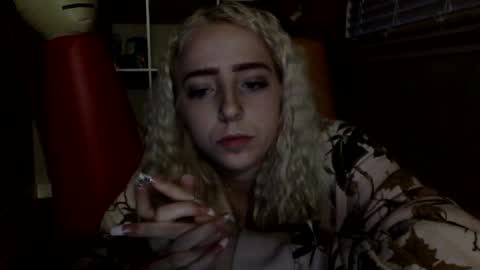 Snapshot of latenightkash chatting on 02-26-26, 02:38 Roxy blue online show from 02-26-26, 02:38