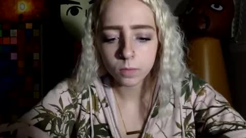 Snapshot of latenightkash chatting on 02-27-26, 02:44 Roxy blue online show from 02-27-26, 02:44