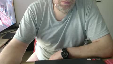 Snapshot of latexloverch71 chatting on 06-06-26, 10:31 Andreas Latexlover online show from 06-06-26, 10:31