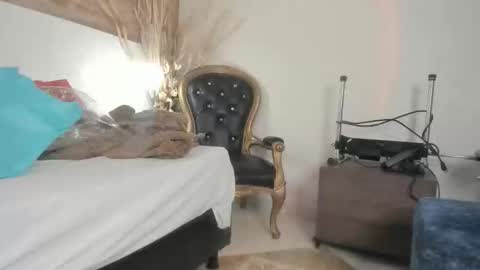 lathiffa online show from 12-20-25, 06:42