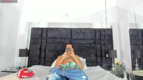 Johana y Santiago online show from 05-09-26, 05:23