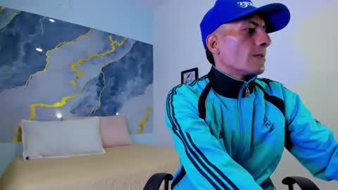 Snapshot of latin_crissex chatting on 10-20-25, 12:27 crissex online show from 10-20-25, 12:27