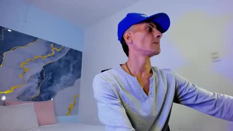 Snapshot of latin_crissex chatting on 10-22-25, 11:32 crissex online show from 10-22-25, 11:32