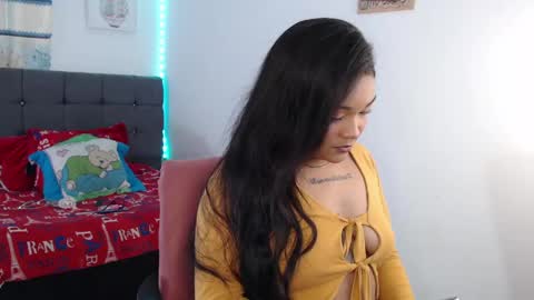 Snapshot of latin_rihanna_j chatting on 05-27-26, 05:04 karen online show from 05-27-26, 05:04