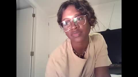 latina033 online show from 10-26-25, 11:53