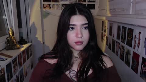 Snapshot of latina_mia chatting on 12-12-24, 06:42 miiiiiiaaaa online show from 12-12-24, 06:42