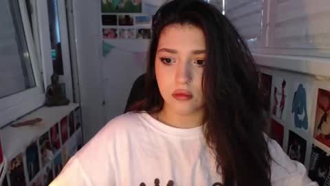 Snapshot of latina_mia chatting on 02-11-25, 08:05 miiiiiiaaaa online show from 02-11-25, 08:05