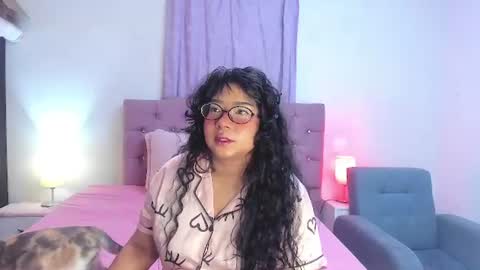 Snapshot of latinabombsheell chatting on 06-14-26, 06:04 Martina online show from 06-14-26, 06:04