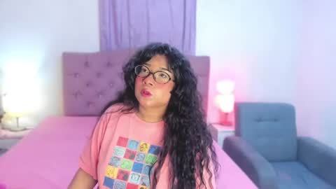 Snapshot of latinabombsheell chatting on 06-17-26, 06:16 Martina online show from 06-17-26, 06:16