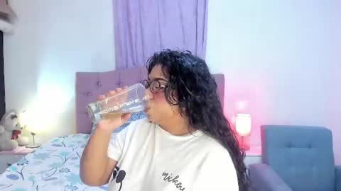 Snapshot of latinabombsheell chatting on 06-21-26, 04:37 Martina online show from 06-21-26, 04:37