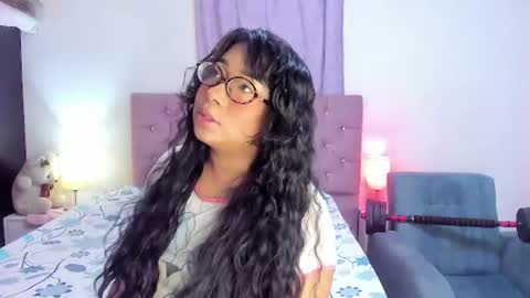 Snapshot of latinabombsheell chatting on 06-29-26, 05:35 Martina online show from 06-29-26, 05:35