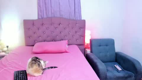 Snapshot of latinabombsheell chatting on 07-09-26, 05:28 Martina online show from 07-09-26, 05:28