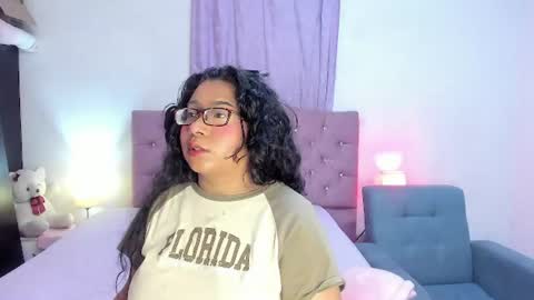 Snapshot of latinabombsheell chatting on 07-24-26, 04:43 Martina online show from 07-24-26, 04:43