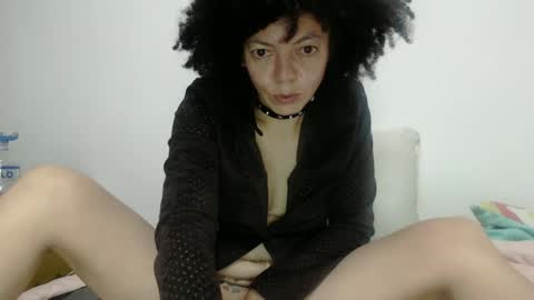 Snapshot of latinadreamy chatting on 01-21-25, 01:39 Latinacoka online show from 01-21-25, 01:39