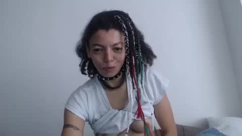 Snapshot of latinadreamy chatting on 10-27-25, 01:59 Latinacoka online show from 10-27-25, 01:59