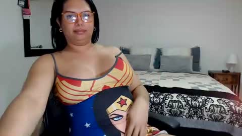 Snapshot of latinaflower_ts chatting on 07-16-26, 01:11 FLOR SALVAJE online show from 07-16-26, 01:11