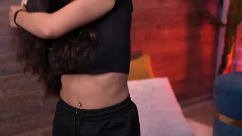 Latina online show from 11-30-25, 01:26