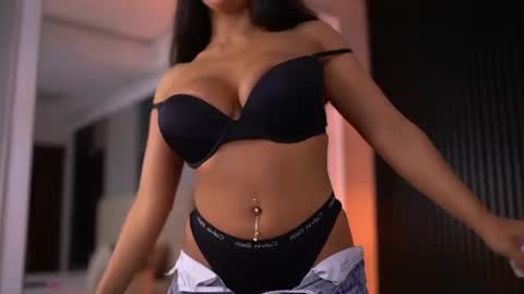 Snapshot of latinaloco chatting on 07-08-26, 06:12 Latina online show from 07-08-26, 06:12