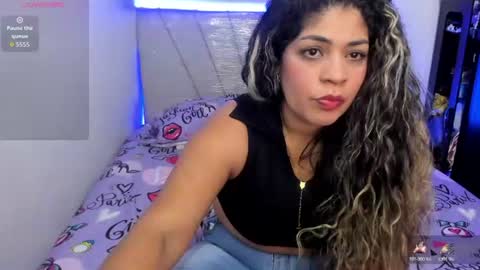 Snapshot of latinamav22 chatting on 06-17-26, 01:19 latinamav22 online show from 06-17-26, 01:19