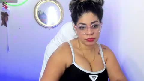 Snapshot of latinamav22 chatting on 06-25-26, 02:44 latinamav22 online show from 06-25-26, 02:44